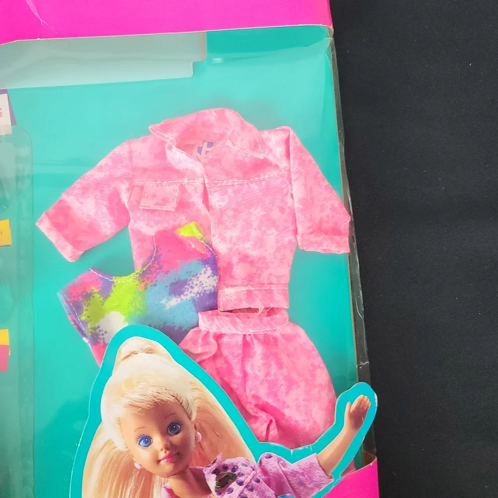 Barbie. Skipper Paint 'N Dazzle Outfit.